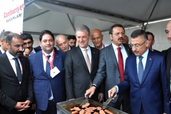 Fuat Oktay Erzurum standını ziyaret etti