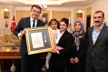 Şehit Ailelerine Devlet Övünç Madalyası