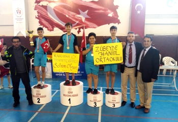 Şehitleri Bayrakla andılar