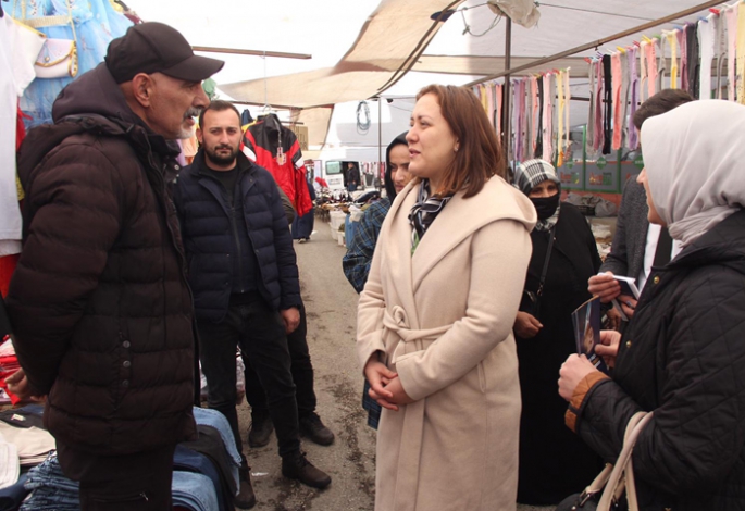 Çelik, pazar esnafını dinledi