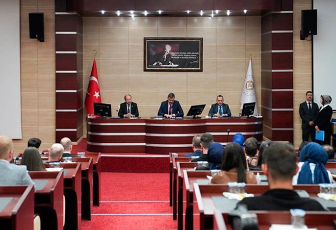 Vali Çiftçi’den ETÜ’lülere Jest
