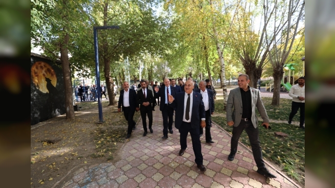Aziziye’de partililere yatırım turu