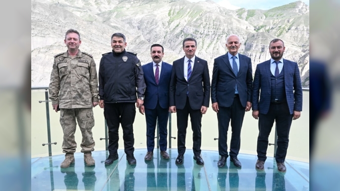 Tortum Şelalesi’nin çoşkun güzelliği hayran bıraktı