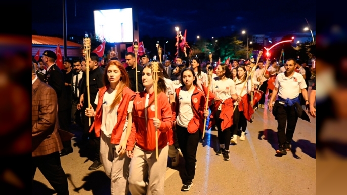 Ay Yıldızlı Bayraklarla Erzurum Kongresi’ne Vefa