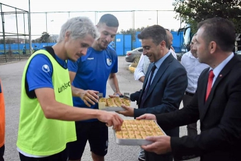 Sağlıkçılardan Erzurumspor’a moral ziyareti