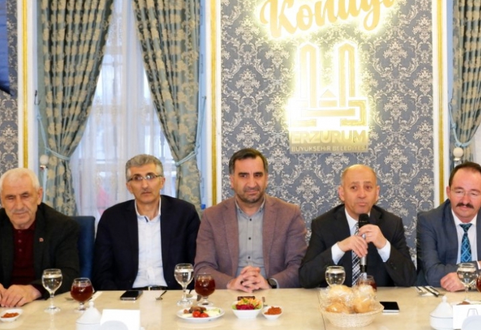 Yeni Dünya Vakfı öğrencileri iftarda ağırladı